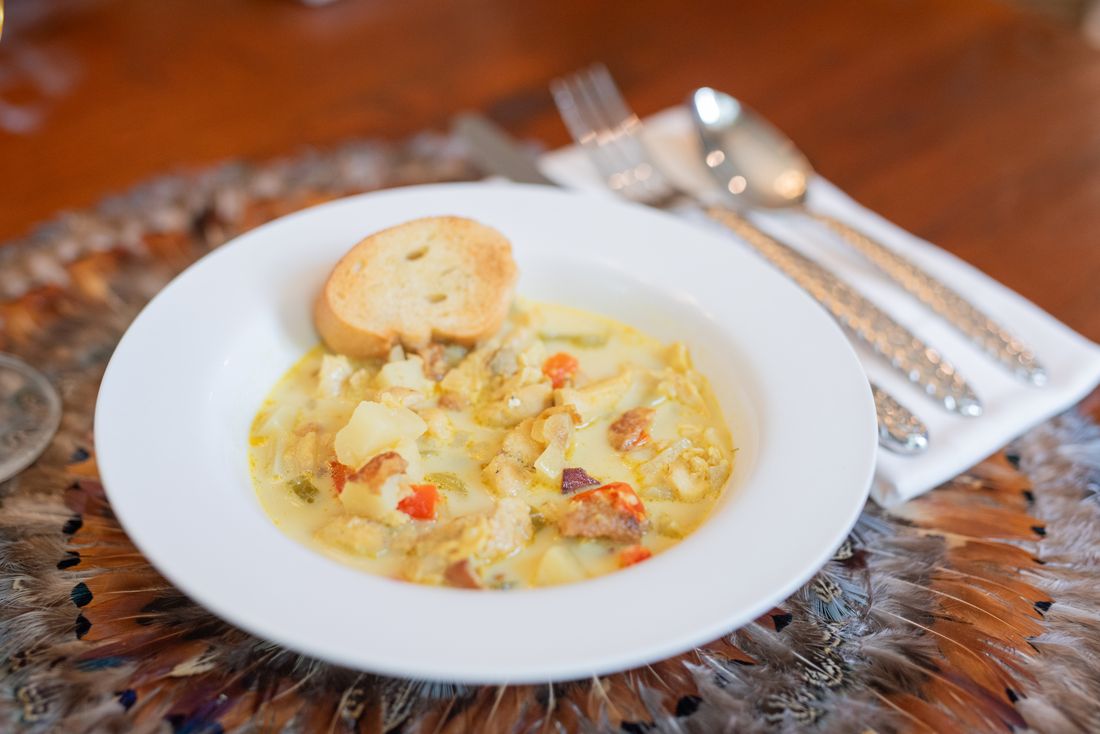 Redfish chowder with potatoes and vegetables, served with toasted bread